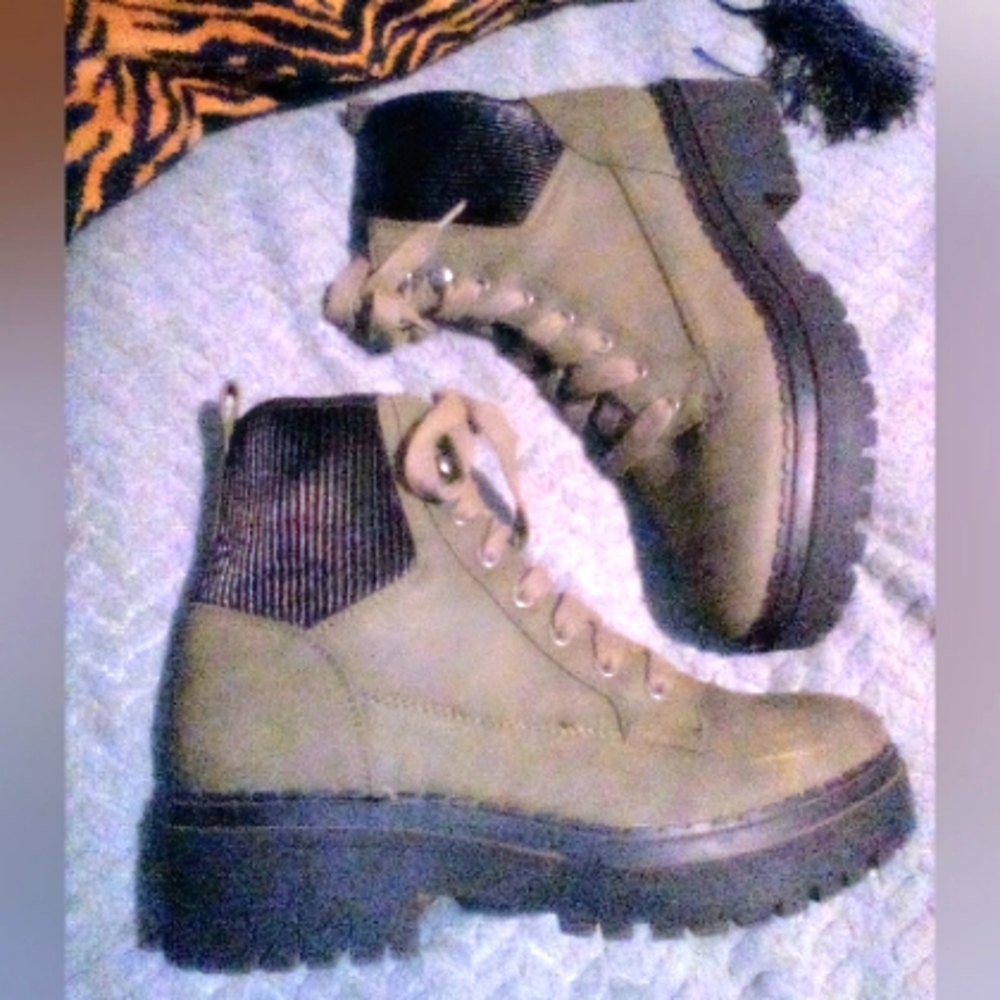 Indigo Rd. Size W8 Dark Army Green